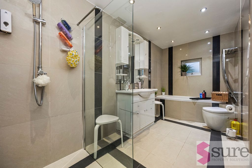5 bed detached house to rentThe Cliff, Brighton BN2 photo 4