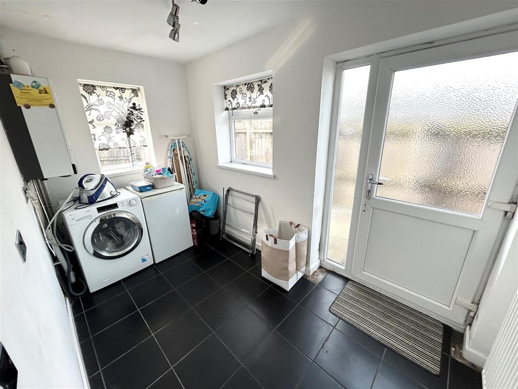 Additional image 10 of 3 bed semi-detached house to rentClytha Square, Abercarn, Newport NP11