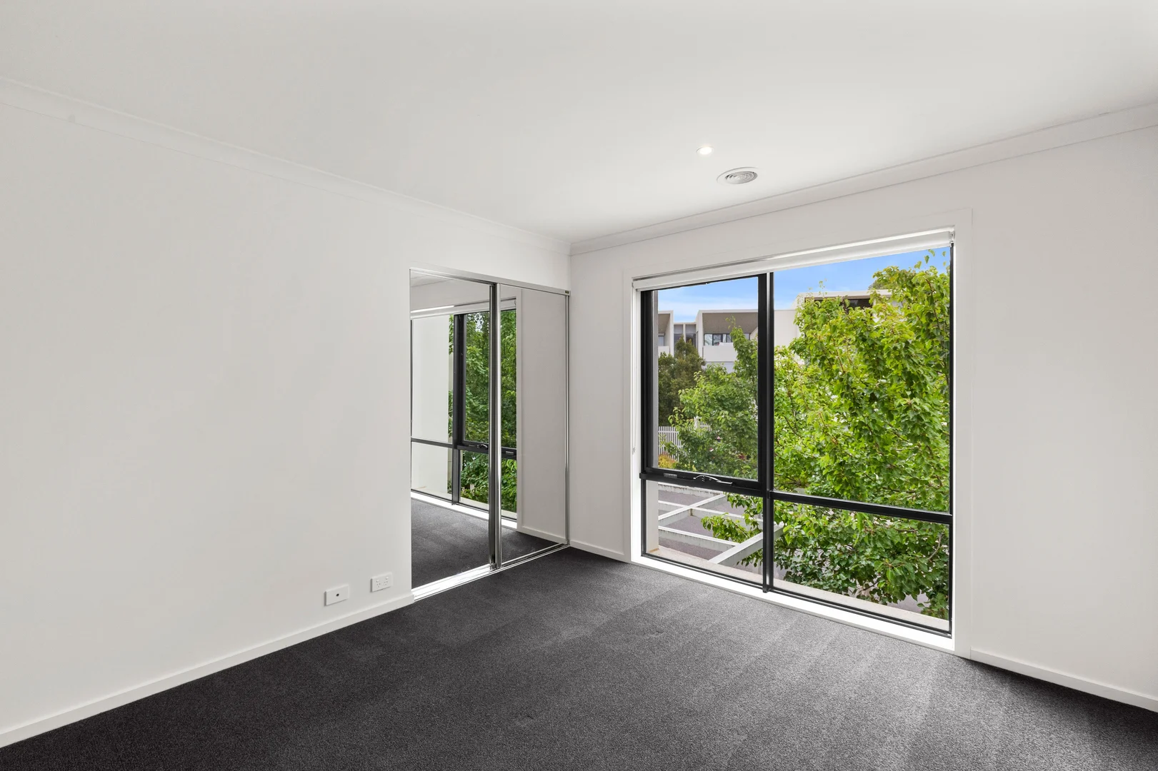 33 Manchester Crescent, Bundoora VIC 3083 photo 5