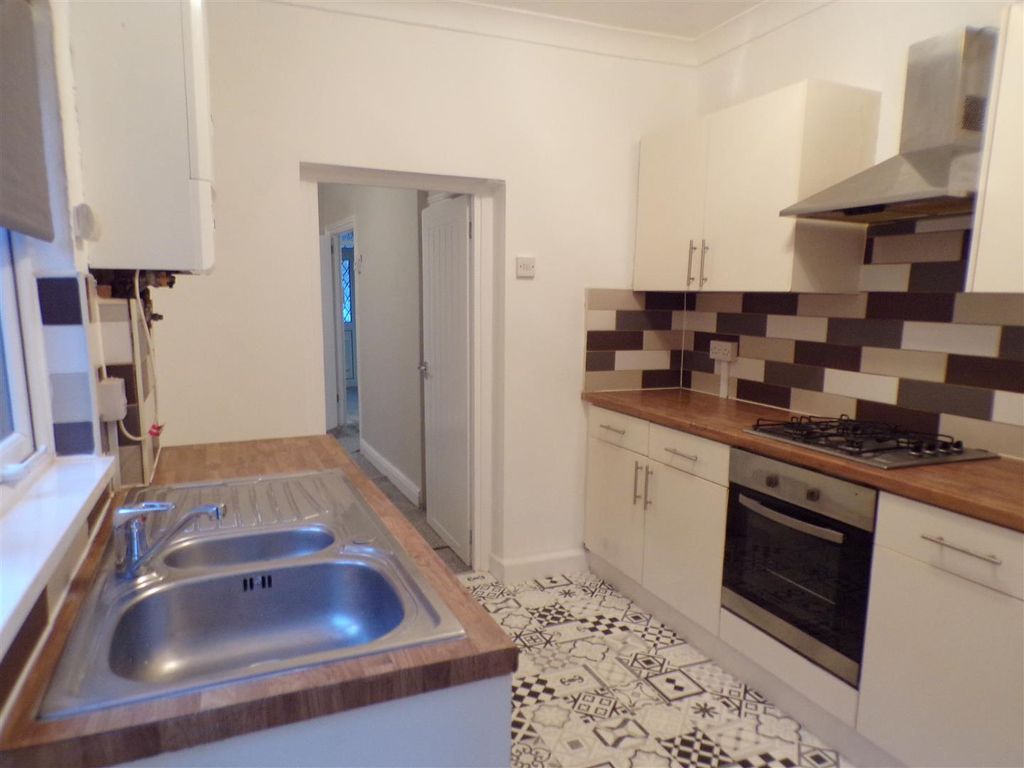3 bed terraced house to rentFord Road, Velindre SA13