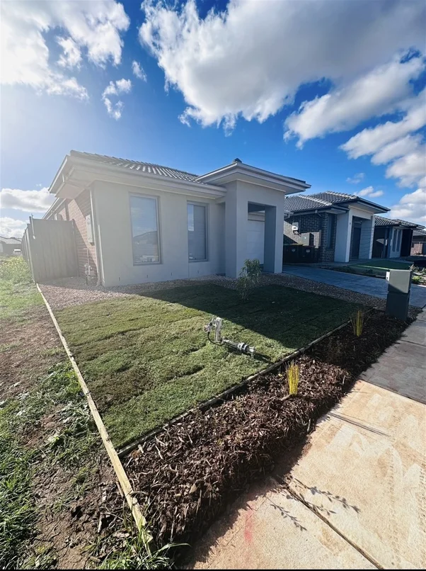 3 Songlark St, Melton South VIC 3338