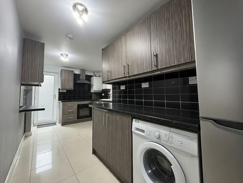 6 bed shared accommodation to rentCalver Close, Nottingham NG8 photo 5
