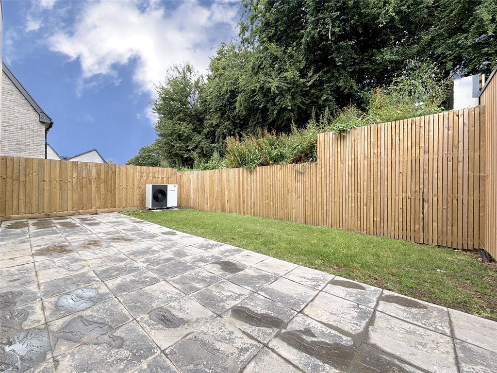 4 bed detached house to rentExeter, Devon EX4 photo 2