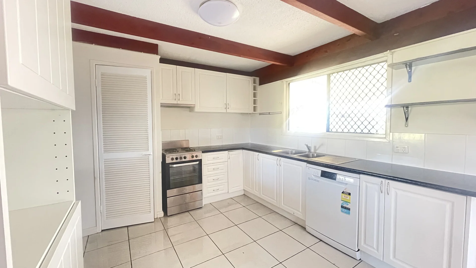 Additional image 4 of 14 Pine Street, Hillcrest QLD 4118