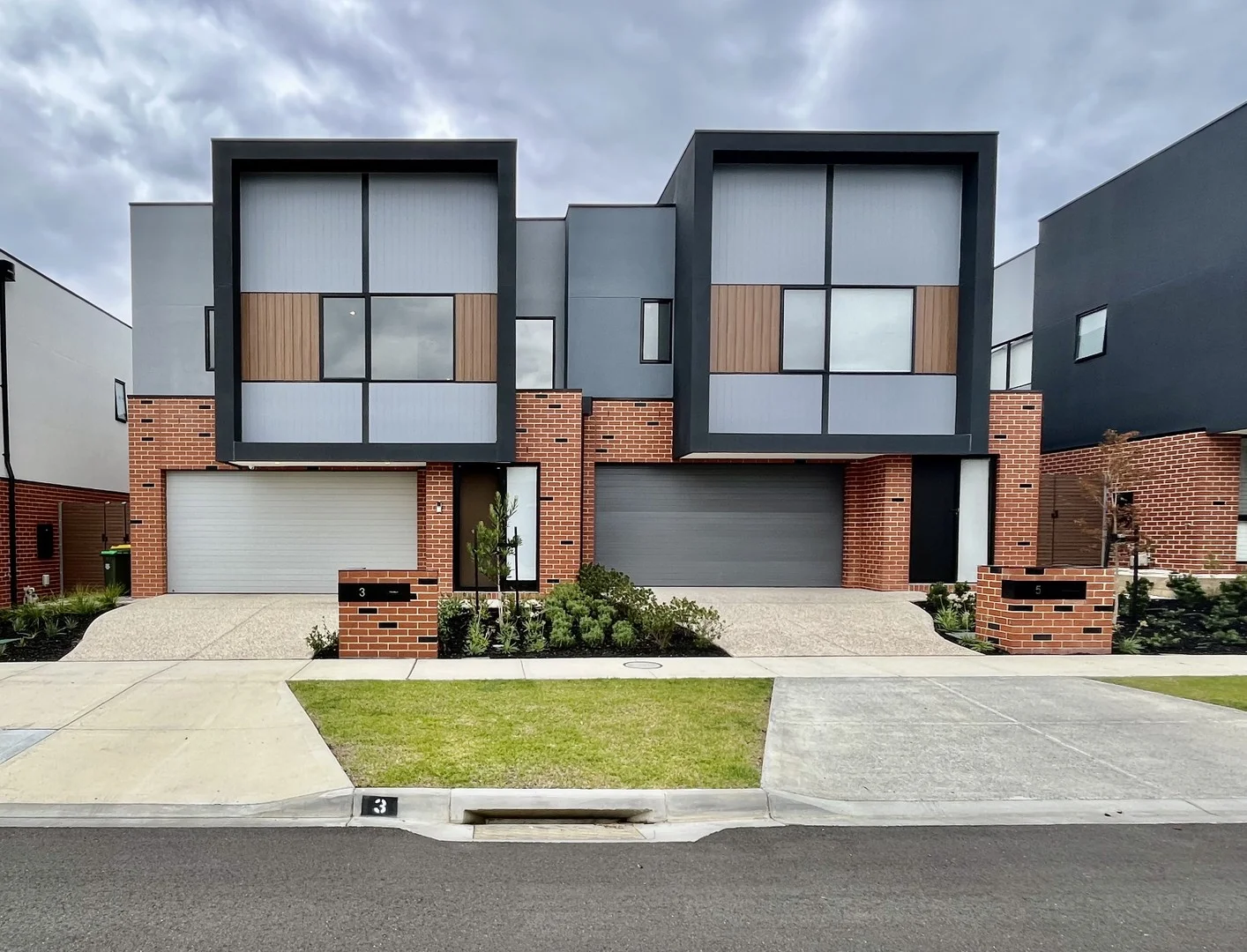 4B2B Bluestone Avenue, Burwood East VIC 3151