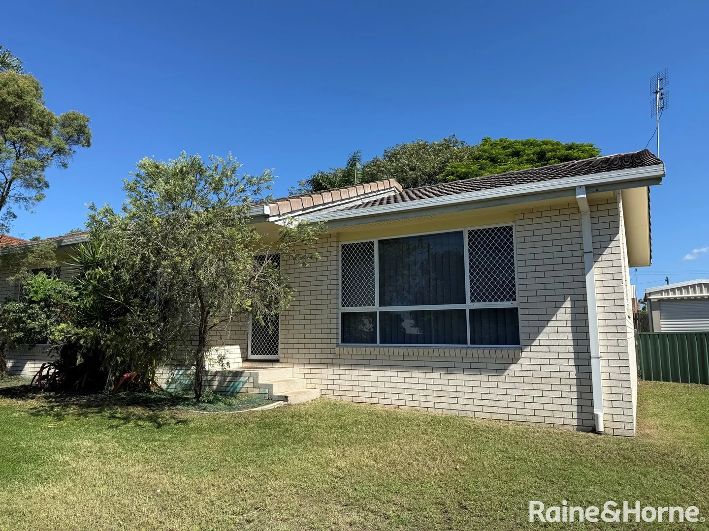 152 Hammond Street, Urangan QLD 4655