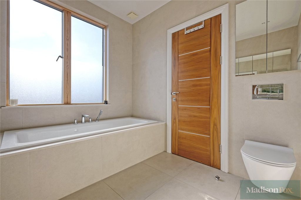 Additional image 23 of 2 bed flat to rentPalmerston Road, Buckhurst Hill, Essex IG9
