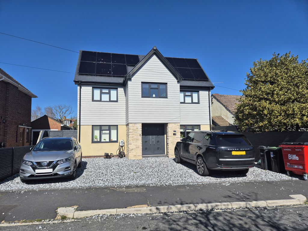 6 bed property to rentTreves Road, Dorchester DT1