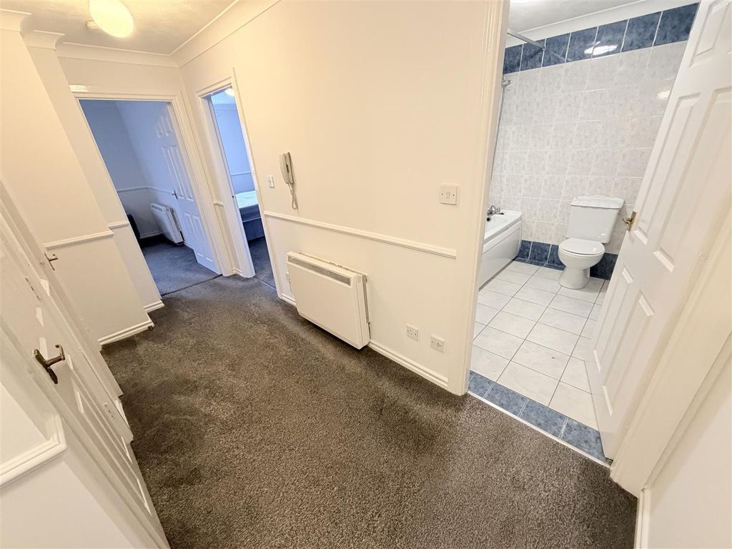 2 bed flat to rentNavigation Point, Middleton Road, Hartlepool TS24 photo 3