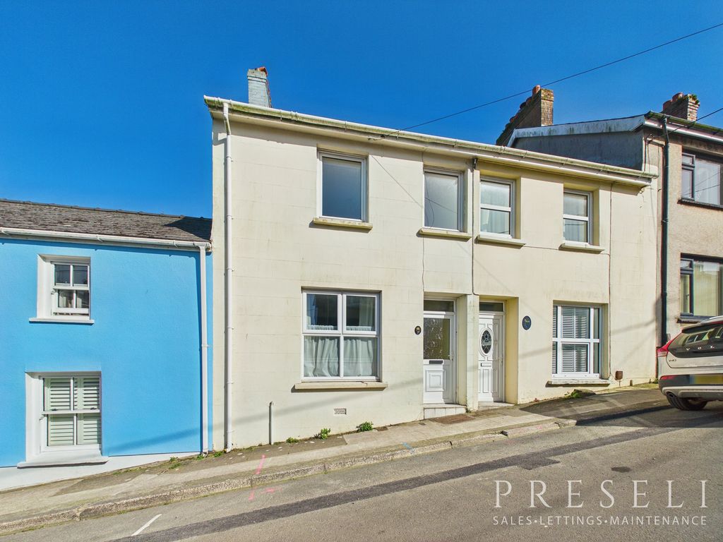2 bed terraced house to rentWallis Street, Fishguard SA65