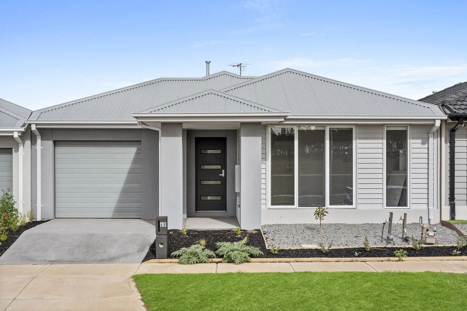 1/68 Stakes Blvd, Manor Lakes VIC 3024