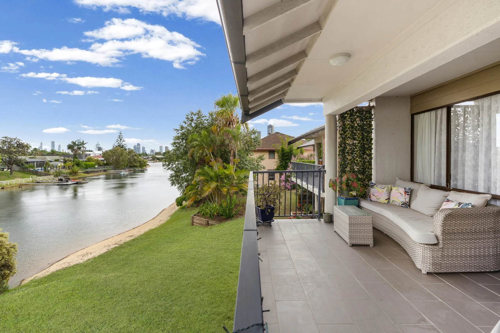 6/2 Dunlop Court, Mermaid Waters QLD 4218