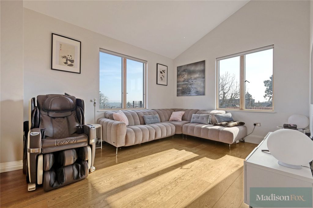 Additional image 15 of 2 bed flat to rentPalmerston Road, Buckhurst Hill, Essex IG9