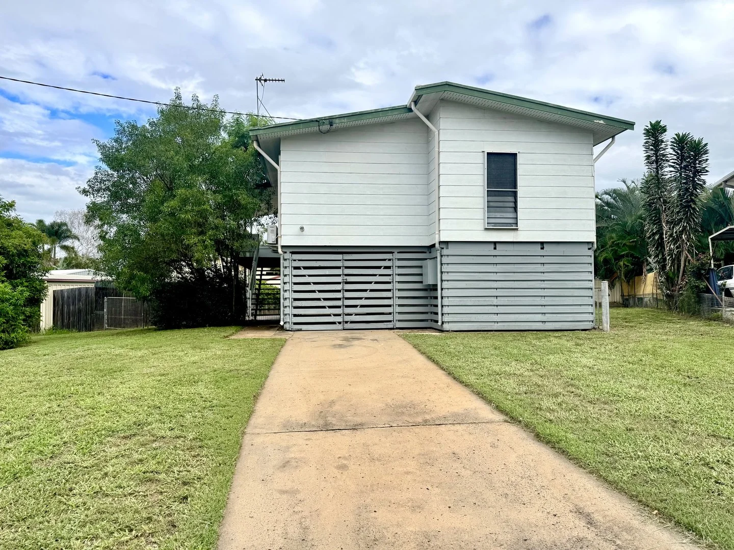14 FLIGHT Drive, Moranbah QLD 4744