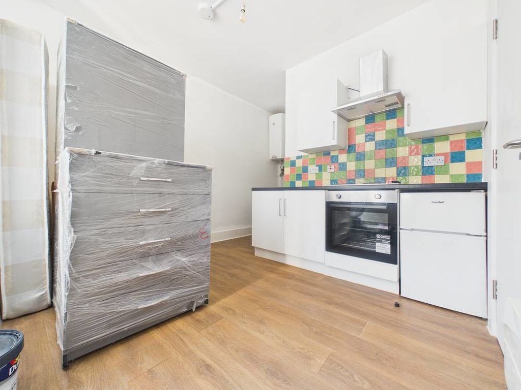 Additional image 2 of 1 bed property to rentHigh Street, Chatham ME4