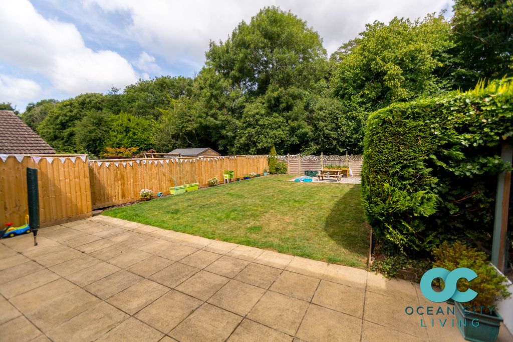 Additional image 2 of 3 bed semi-detached house to rentSouthwell Road, Plymouth PL6