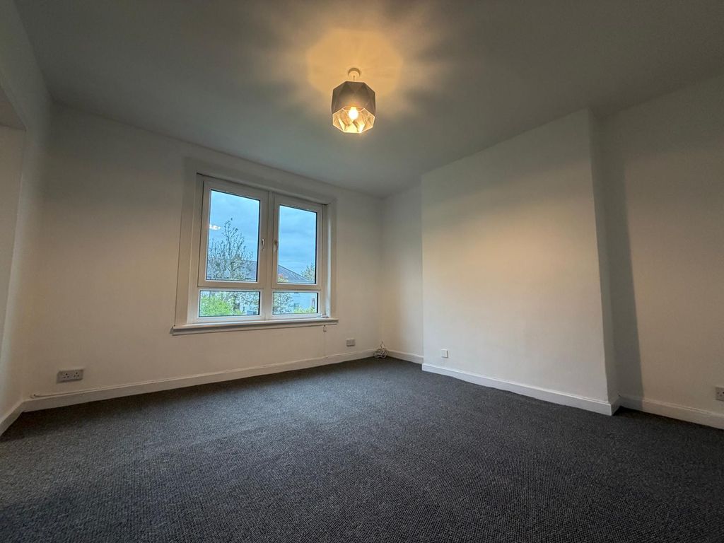 2 bed flat to rentKilloch Drive, Glasgow G13 photo 3