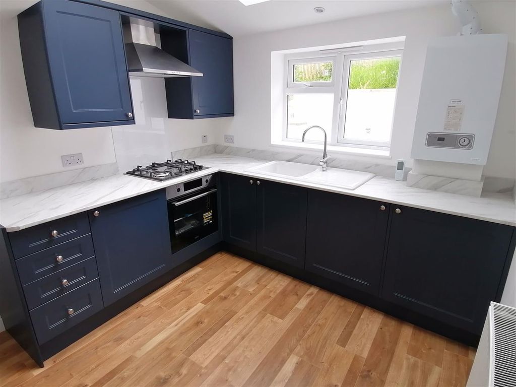 Additional image 2 of 2 bed property to rentBarton Road, Newport PO30