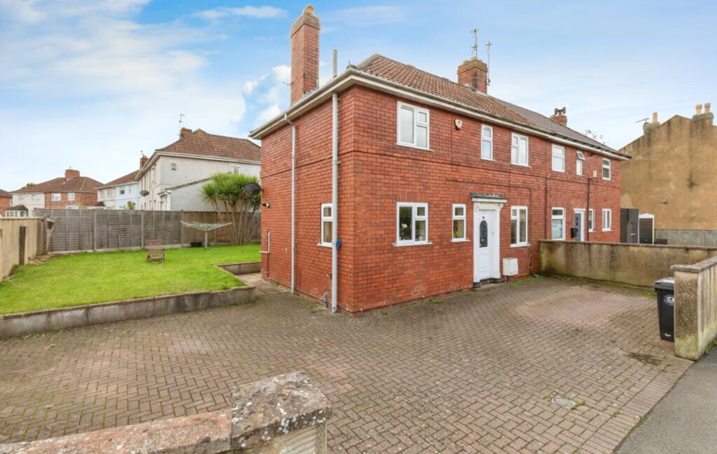3 Bed Semi-Detached House, Ridgeway Road, BS16, N1 7GU
