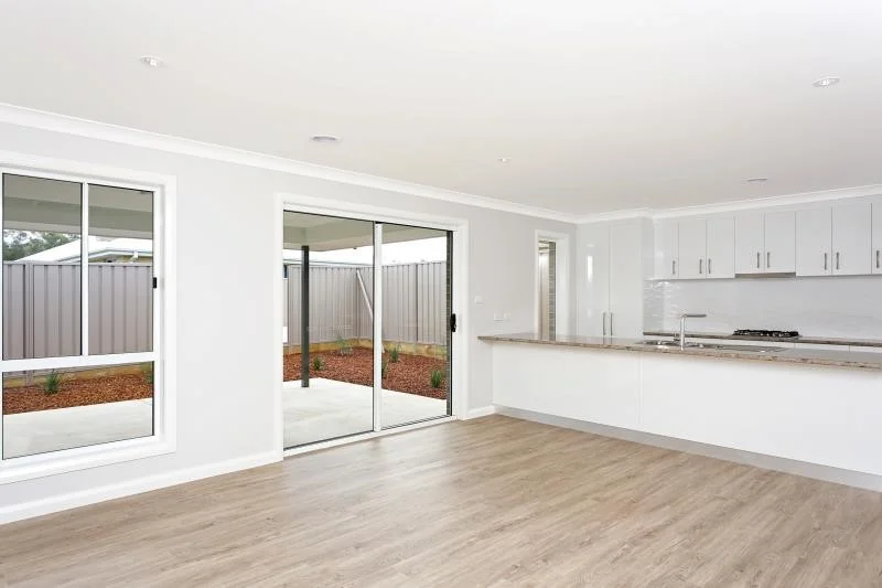 Additional image 3 of 1/42 Breasley Cres, Boorooma NSW 2650