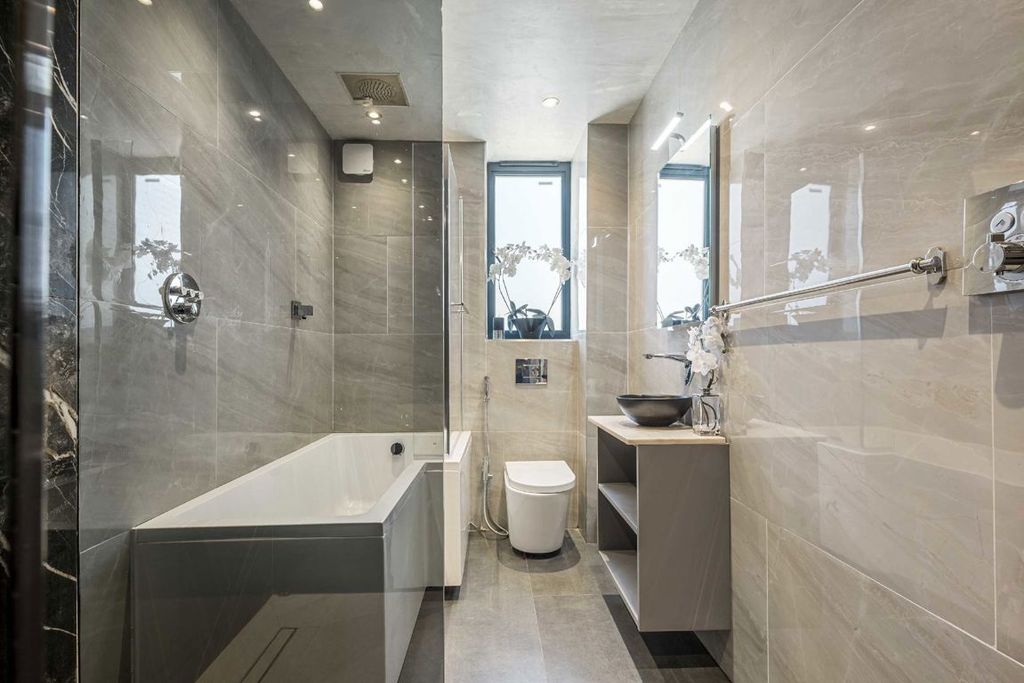 Additional image 14 of 5 bed detached house to rentWaggon Road, Barnet EN4