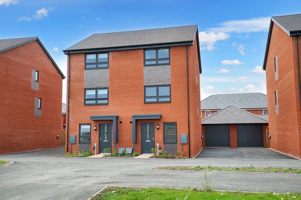 4 bed end terrace house to rentWhite Lias Way, Upper Lighthorne, Leamington Spa, Warwickshire CV33