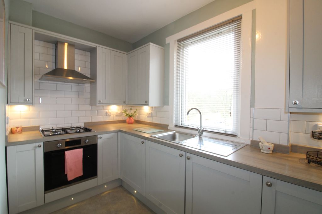 2 bed flat to rentMain Road, Johnstone PA5 photo 3