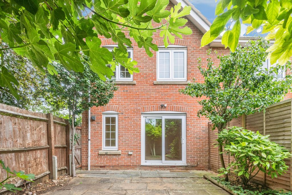 3 bed semi-detached house to rentCarisbrooke Grove, Stamford PE9