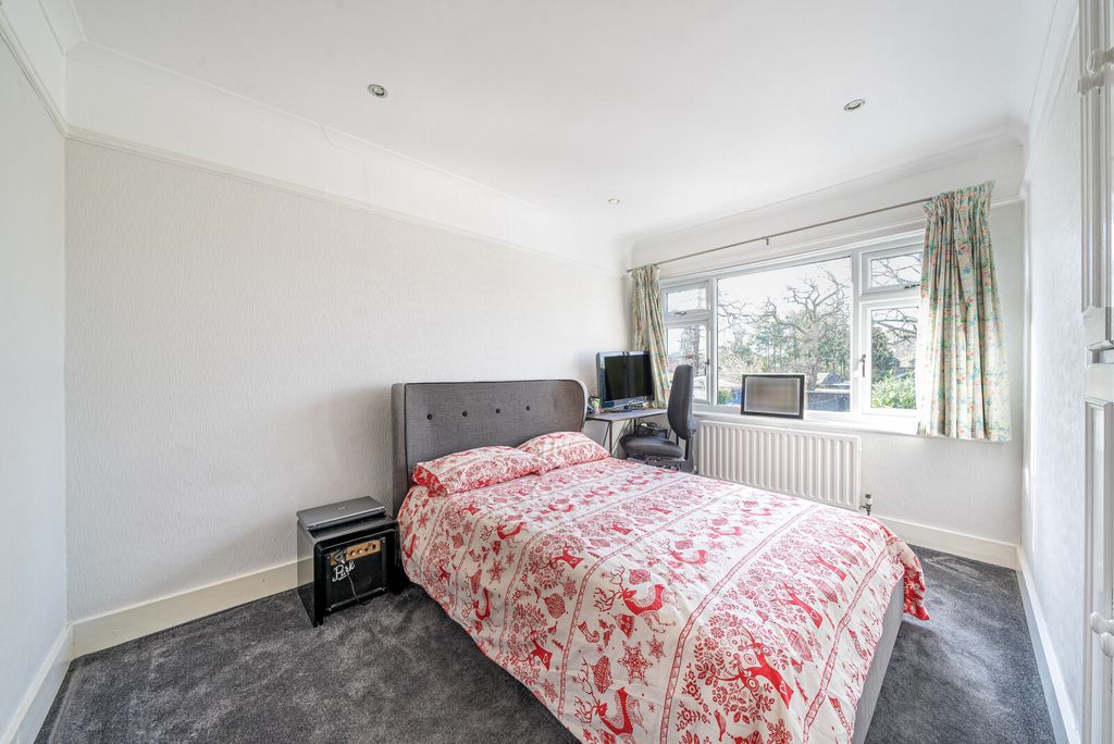 Additional image 3 of 3 bed semi-detached house to rentBirchfield Close, Addlestone KT15