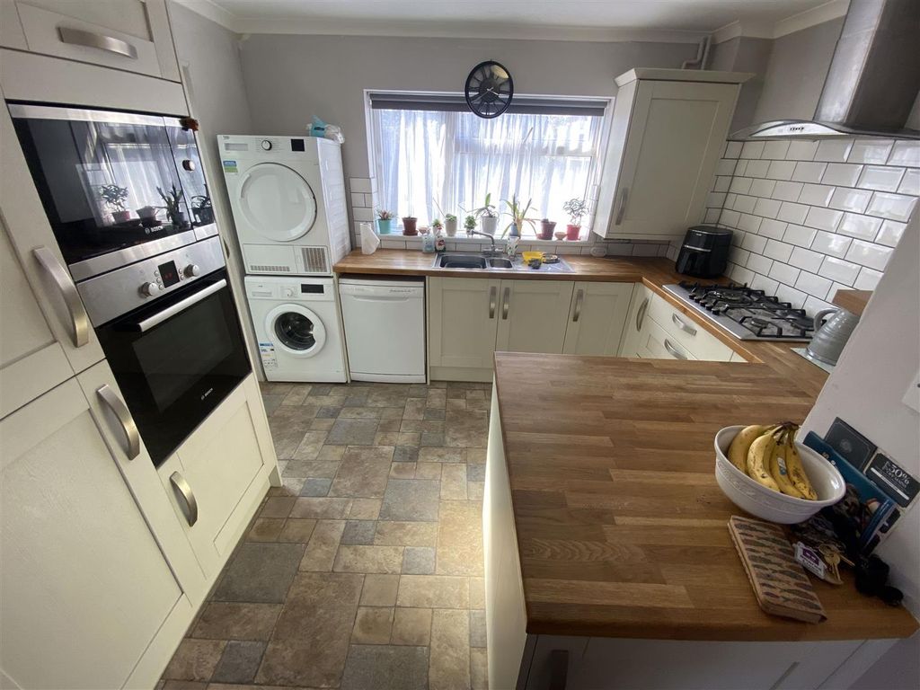 Additional image 3 of Room to rentMerrie Gardens, Sandown PO36