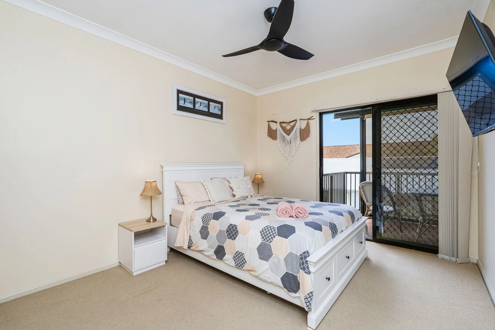 Unit 2/175 Torquay Rd, Scarness QLD 4655