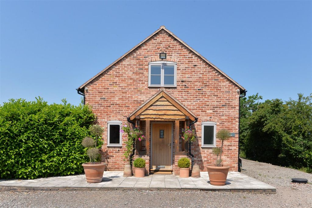 Additional image 2 of 3 bed detached house to rentHenley Road, Ullenhall, Henley-In-Arden B95