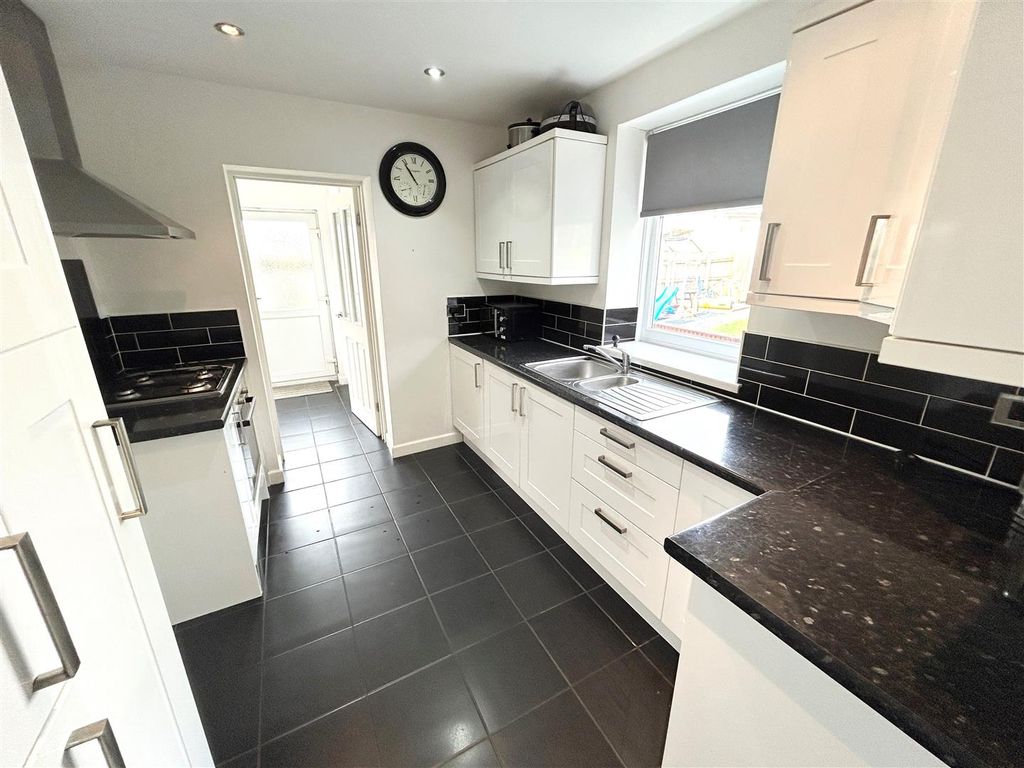 Additional image 7 of 3 bed semi-detached house to rentClytha Square, Abercarn, Newport NP11