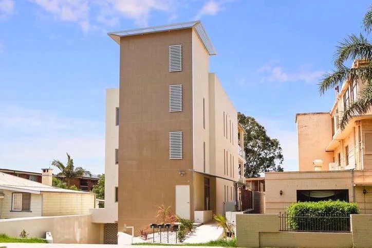 2/32 Bourke Street, North Wollongong NSW 2500