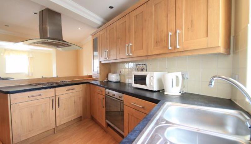 4 bed flat to rentMoira Place, Cardiff CF24
