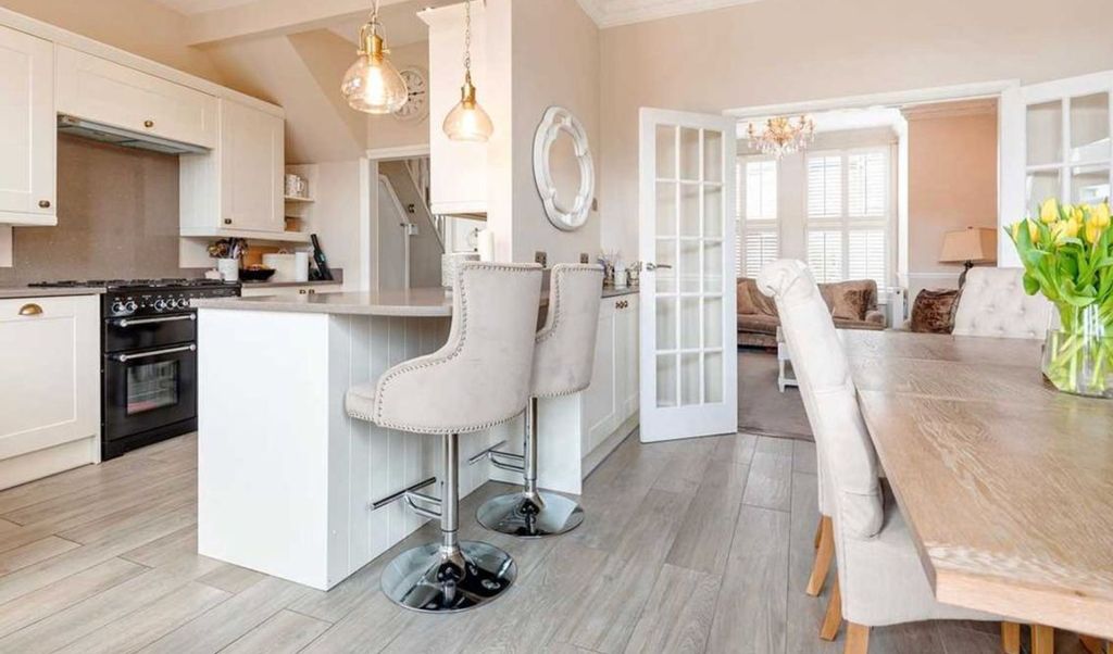 4 bed flat to rentQuebec Road, Ilford IG1