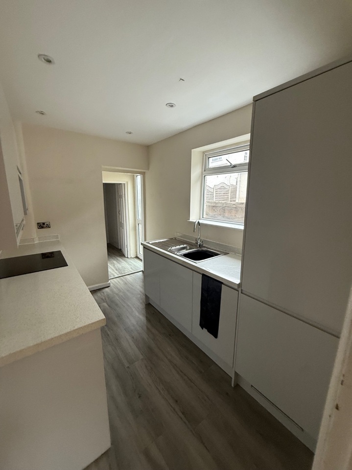 4 Bed Semi-Detached House, Claverham Road, BS16, N1 7GU
