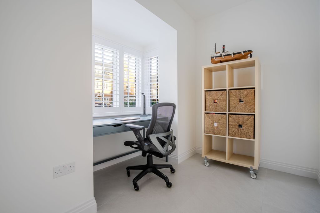 Additional image 4 of 4 bed terraced house to rentMartin Avenue, Sunninghill SL5