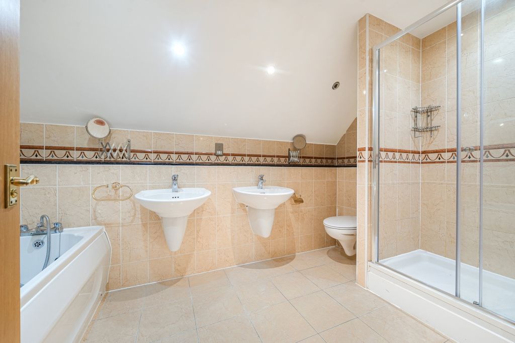 Additional image 3 of 3 bed flat to rentWarberry Park Gardens, Tunbridge Wells TN4