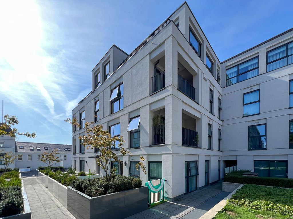 2 bed flat to rentLa Pouquelaye, St. Helier JE2