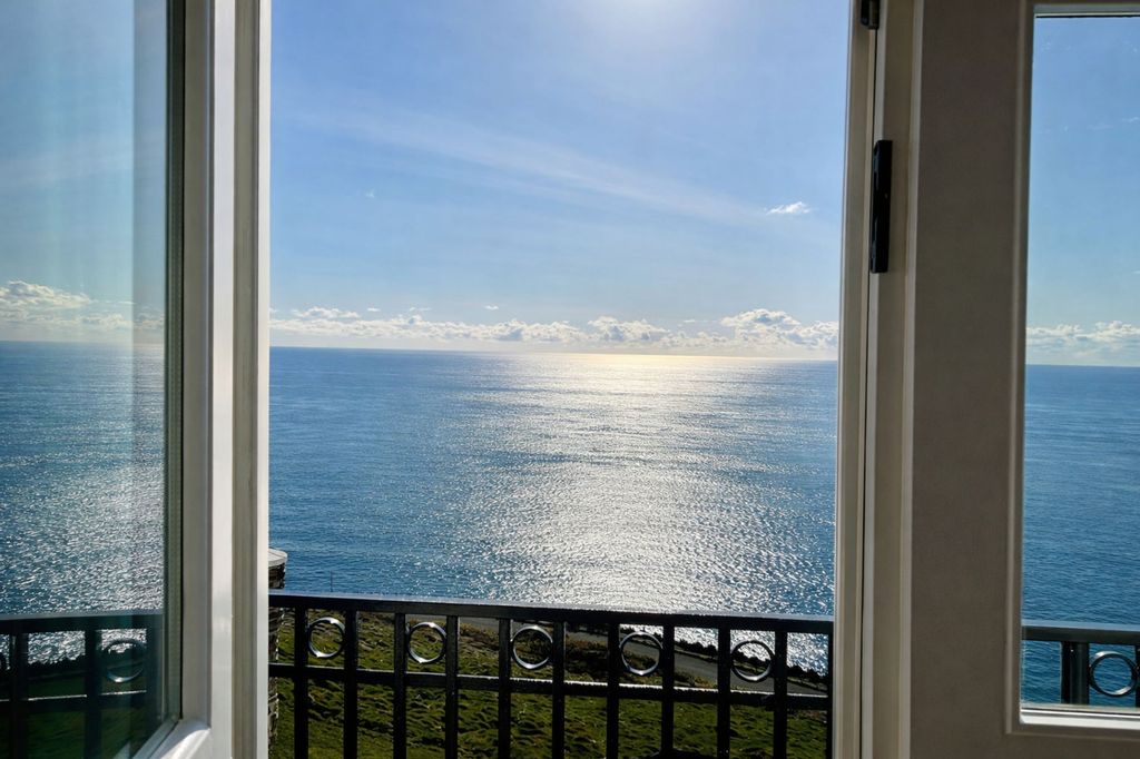 2 bed flat for saleSecond Floor Apartment, Douglas Head Apartments, Douglas IM1 photo 2