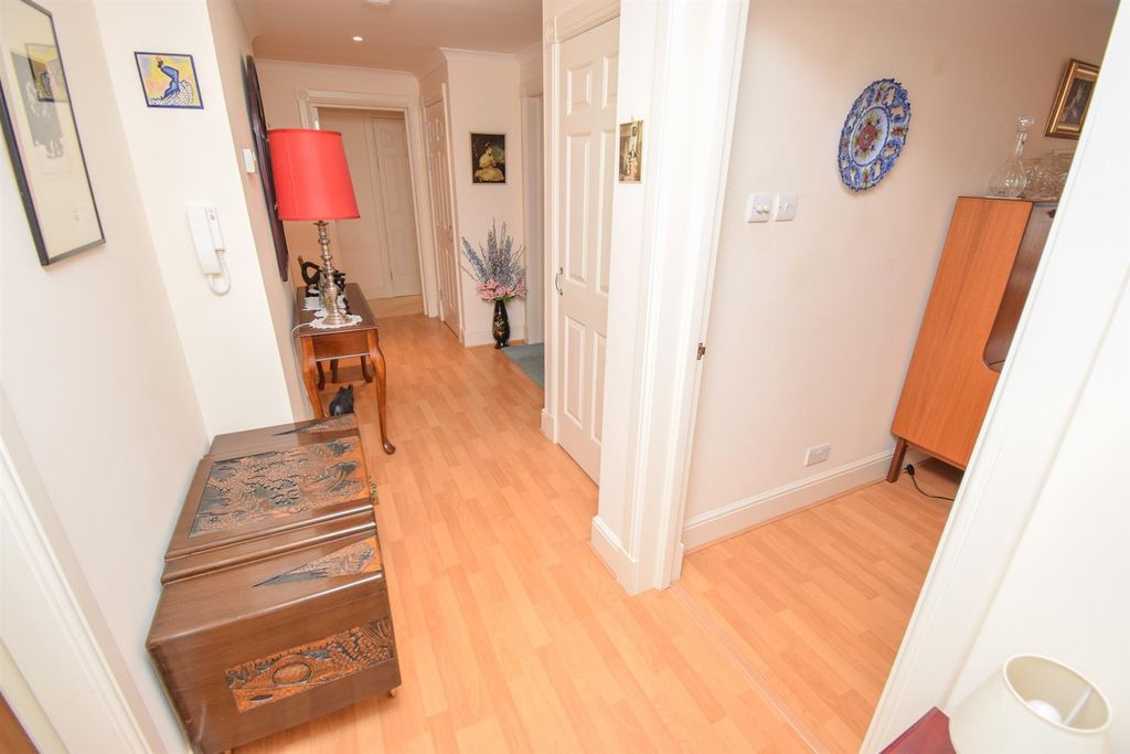 Additional image 3 of 2 bed flat for sale3 Islands House, Islands Court, Islands Bank Road, Inverness IV2