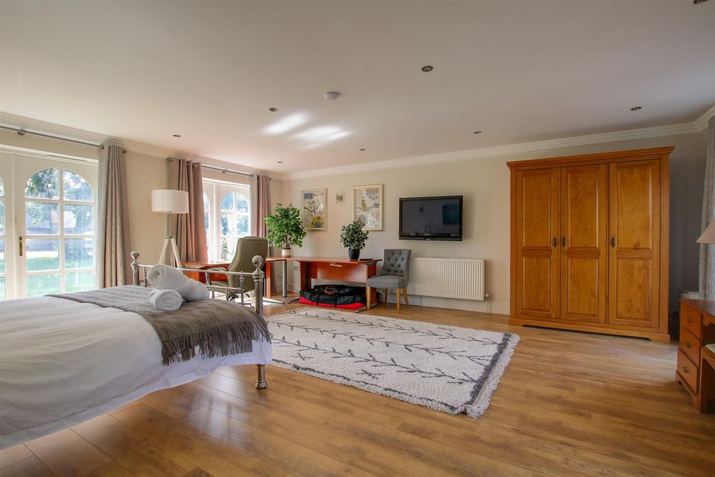 Additional image 5 of 5 bed country house to rentHarbridge Court, Somerley BH24