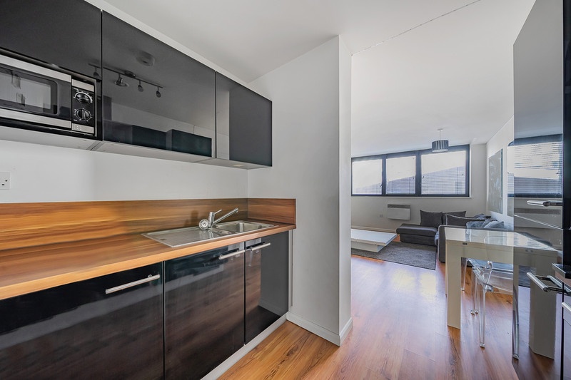 2 Bed Flat, Mann Island, L3, N1 7GU photo 3