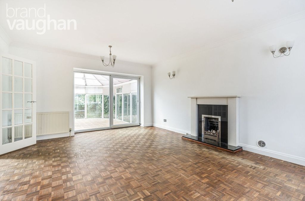 4 bed detached house to rentAsh Close, Hove, East Sussex BN3 photo 3