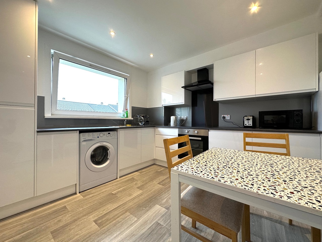 3 Bed Flat, Dumbryden Grove, EH14, N1 7GU
