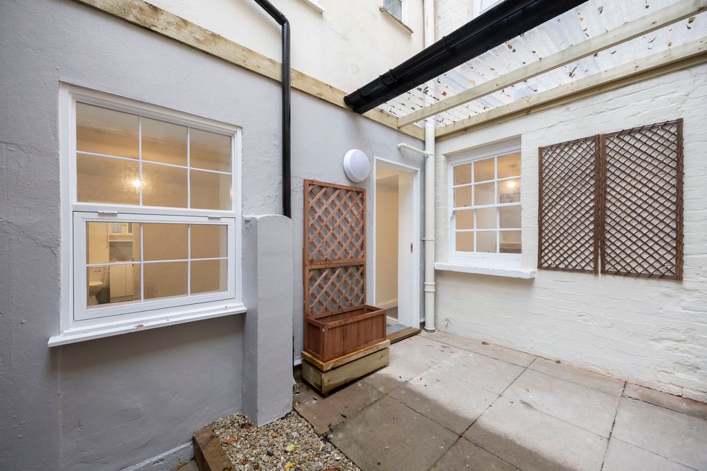 Additional image 4 of 1 bed flat to rentBerkeley Street, Cheltenham GL52