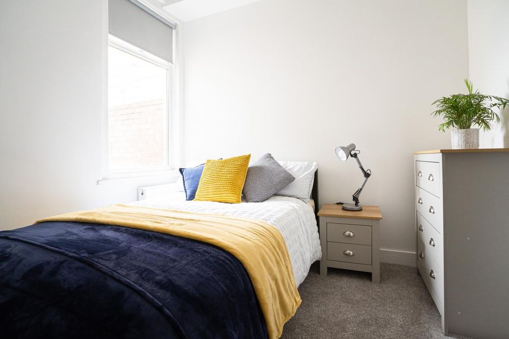 8 bed terraced house to rentPlayfair Road, Southsea PO5