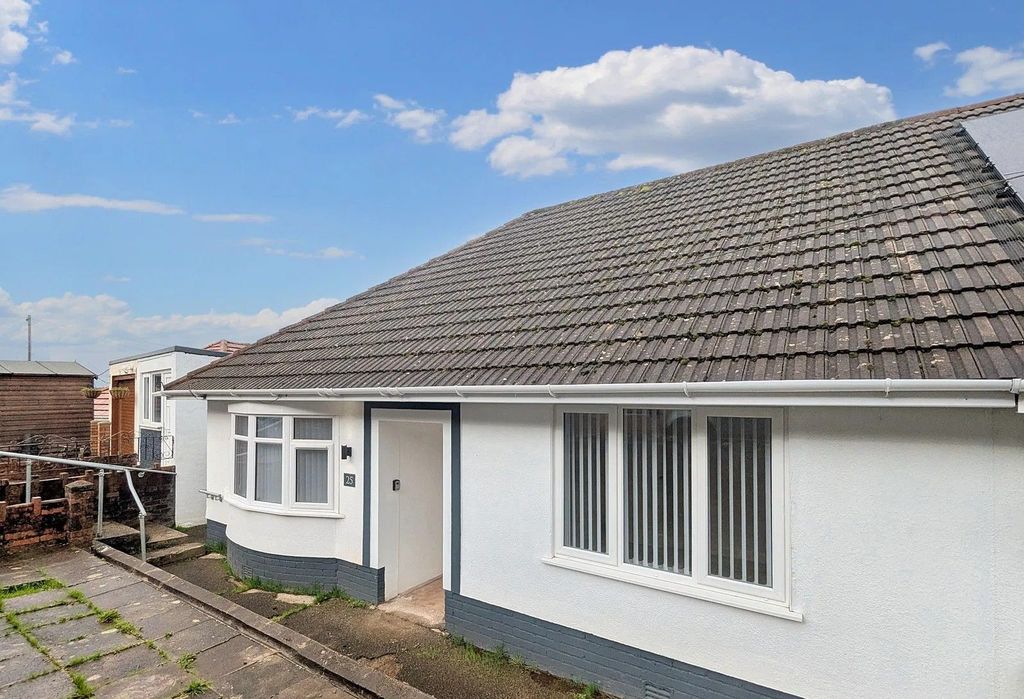 3 bed bungalow to rentManor Way, Neath SA11