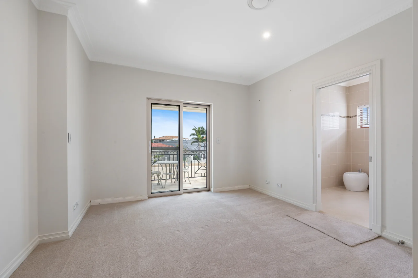 Additional image 25 of 37 King Arthurs Court, Paradise Point QLD 4216